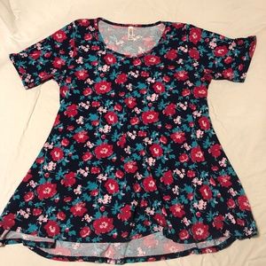 Lularoe Perfect T-like new excellent condition.
